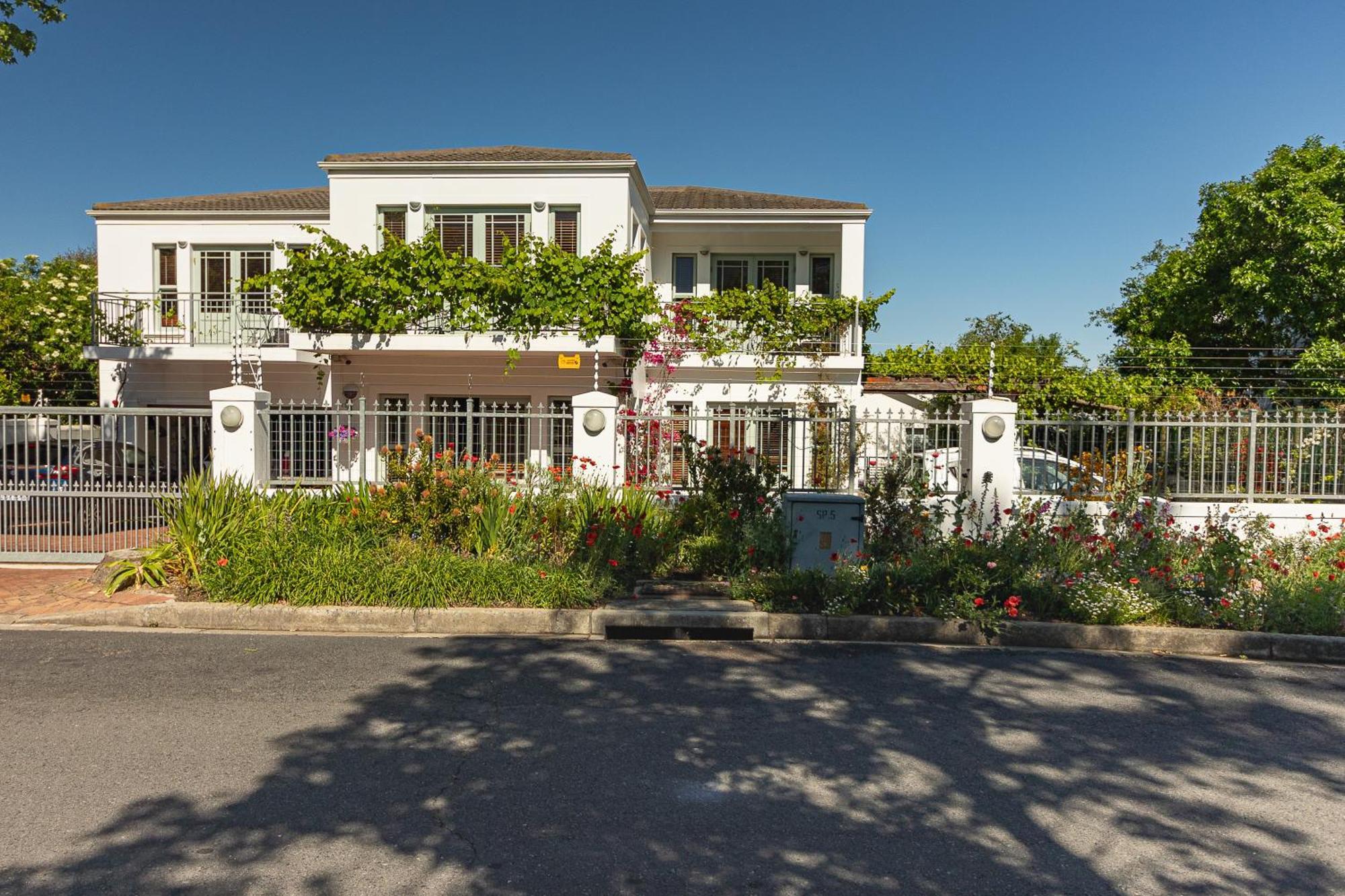 Penelope'S Stellenbosch Bed & Breakfast Exterior photo