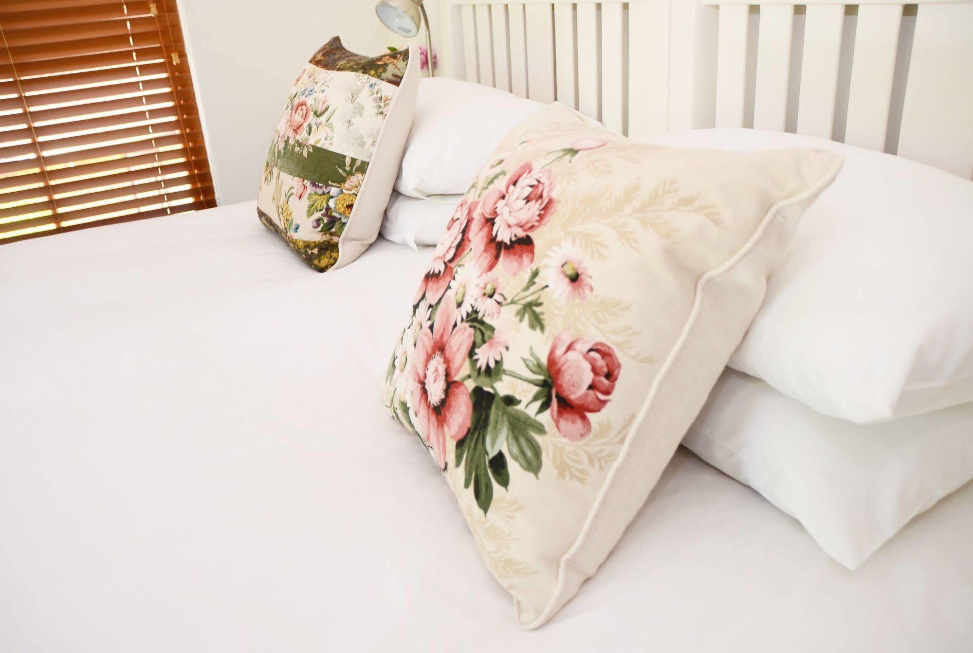 Penelope'S Stellenbosch Bed & Breakfast Exterior photo